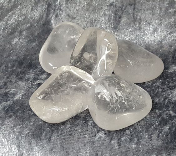 Natural Clear quartz stone - Grade A